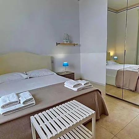 Lady Lucia Oda ve Kahvaltı Porto Cesareo